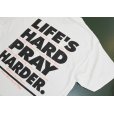 画像1: 【90's】USA製【ビンテージ】【LIFE’S HARD PRAY HARDER】【白】【Ｔシャツ】【サイズＬ】<br> (1)