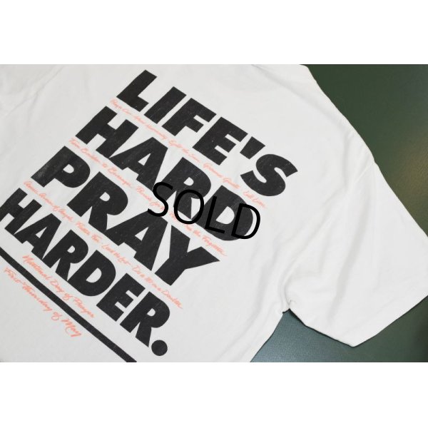 画像1: 【90's】USA製【ビンテージ】【LIFE’S HARD PRAY HARDER】【白】【Ｔシャツ】【サイズＬ】 