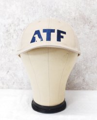 【デッドストック】【ATF】【ベージュ×紺刺繍ロゴ】【コットンBBキャップ】  