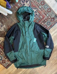 【ビンテージ】【The north face】【ザ ノースフェイス】ゴアテックス 黒ｘ緑【マウンテンライトジャケット】【サイズＸＬ】 