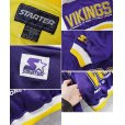 画像2: 【ビンテージ 】【STARTER】スターター【NFL】ナショナル・フットボール・リーグ【VIKINGS】ミネソタ・バイキングス 紫ｘ黄色【ヘンリーネックスウェット】【サイズＳ】<br> (2)