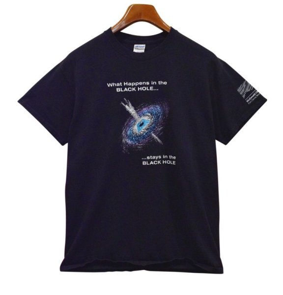 画像1: ビンテージ【GILDAN】【ギルダン】What Happens in BLACK HOLE【黒】【Tシャツ】【サイズＭ】  (1)