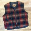 画像1: 90’ｓ【USA製】【ビンテージ】Woolrich【ウールリッチ】【黒×赤チェック】【ジップアップウールベスト】【サイズM】  (1)